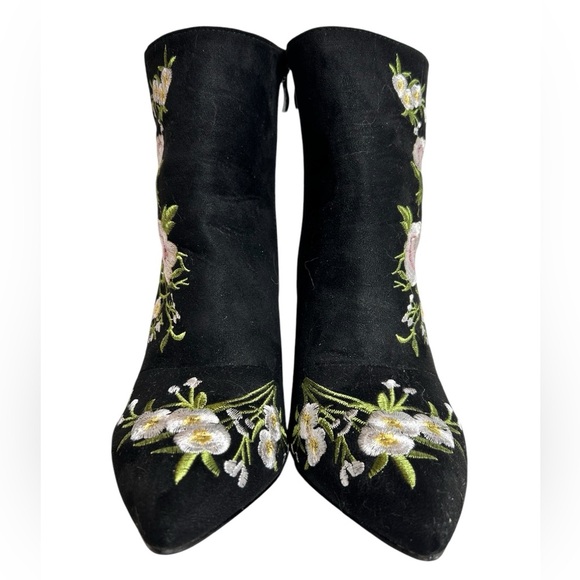 Floral Embroidered Black Ankle Boots, Size 39, faux suede, heels, like NEW - Picture 2 of 9
